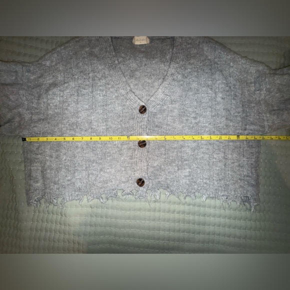 Altar’d State Distressed Hem Cropped Cardigan Gray Size M. GUC - Picture 3 of 8